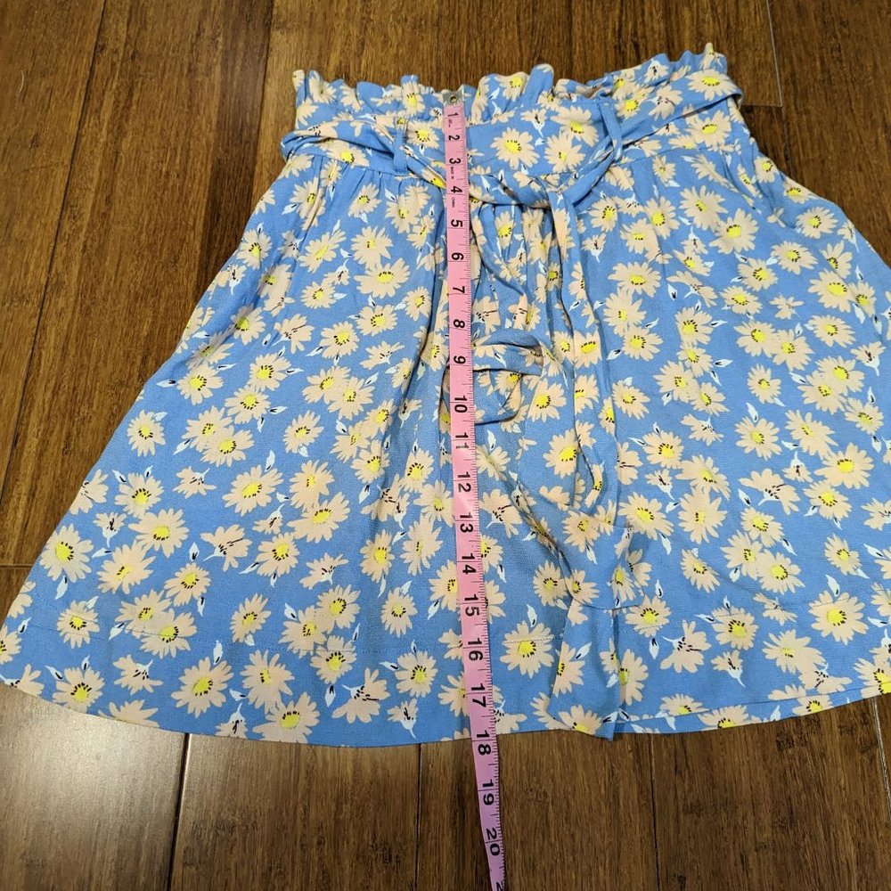 Who What Wear Polka Dot Daisy Paperbag Mini Skirt with Pockets 3/$20 - Picture 7 of 10